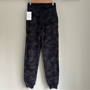 Lululemon Scuba High Rise Jogger Fleece 28” Camo Rare Size 2